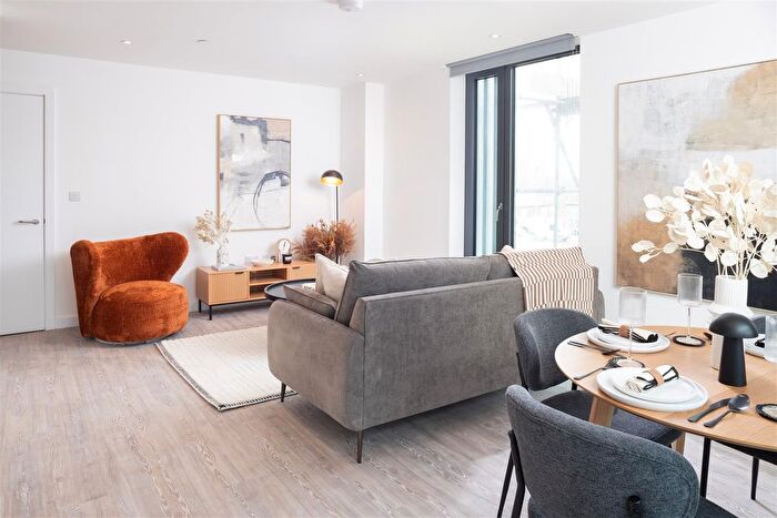 2 Bedroom Flat To Rent In Downtown Victoria North, M4