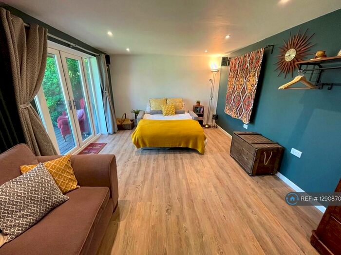 Studio To Rent In Seymour Road, Ringwood, BH24