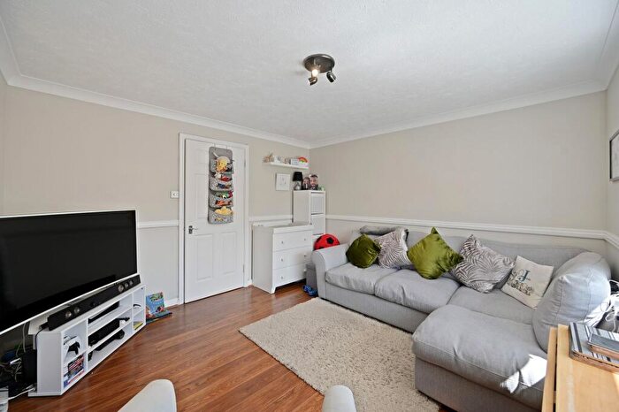 1 Bedroom Apartment For Sale In Kirk Rise, Sutton, SM1