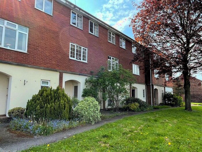 2 Bedroom Town House To Rent In Nantwich, Cheshire, CW5