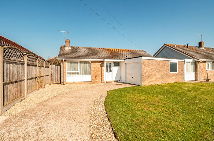 2 Bedroom Detached Bungalow For Sale In Hedgeway, Felpham, PO22