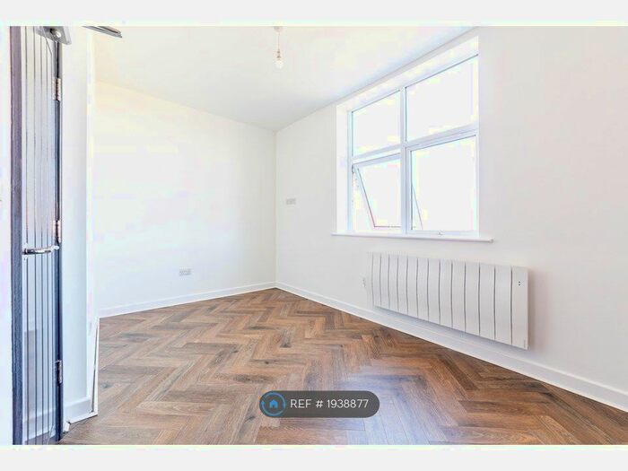 2 Bedroom Flat To Rent In Liverpool Street, Salford, M6