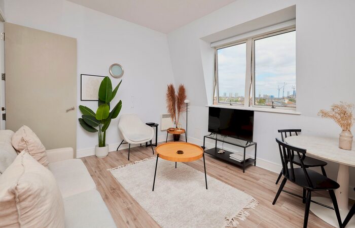 2 Bedroom Flat To Rent In Peckham Grove, London, SE15