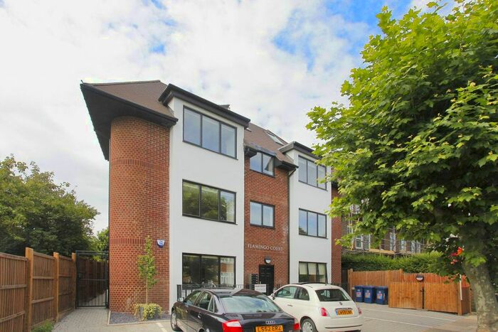 3 Bedroom Flat To Rent In Woodstock Road, Golders Green, London, NW11