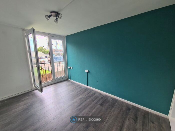 Studio To Rent In Peckham, London, SE15