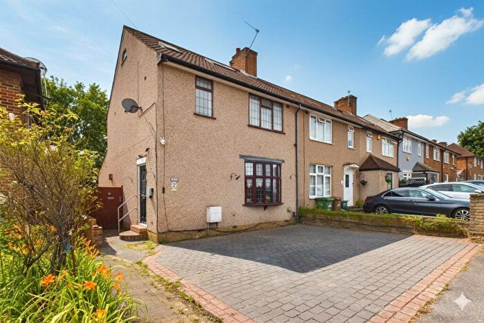 4 Bedroom End Of Terrace House For Sale In Middleton Road, Carshalton, Sutton, Surrey, SM5