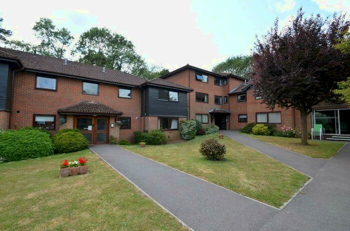 2 Bedroom Flat To Rent In Heathside Court, Tadworth Street, Tadworth, Surrey, KT20
