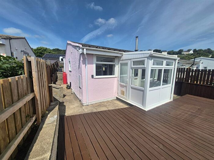 3 Bedroom Semi-Detached Bungalow To Rent In Seaview Crescent, Goodwick, SA64