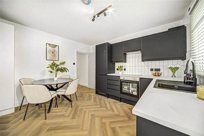 2 Bedroom Maisonette To Rent In Midmoor Road, Balham, London, SW12