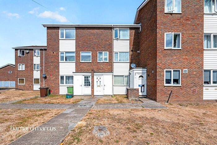 2 Bedroom Maisonette For Sale In Abbotts Road, Cheam, Sutton, SM3