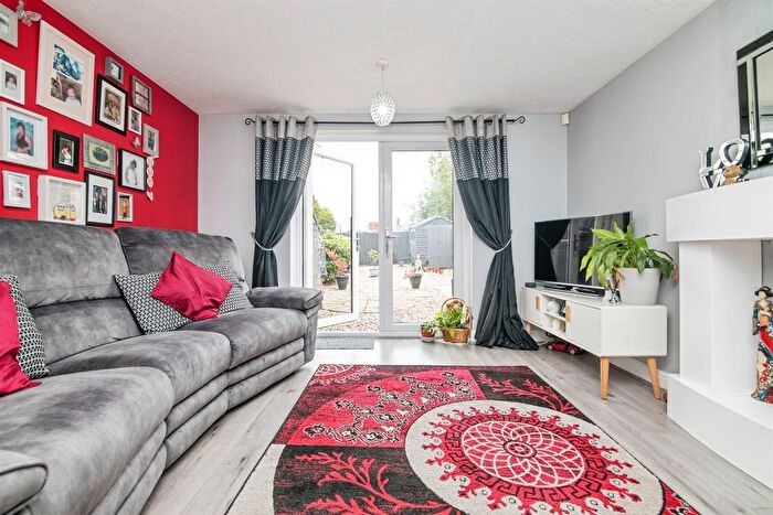 2 Bedroom Semi-Detached House For Sale In Spring Meadow, Tipton, DY4