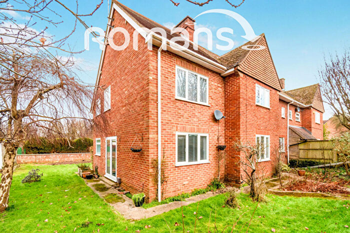 4 Bedroom Semi-Detached House To Rent In Stockbridge, Hampshire, SO20
