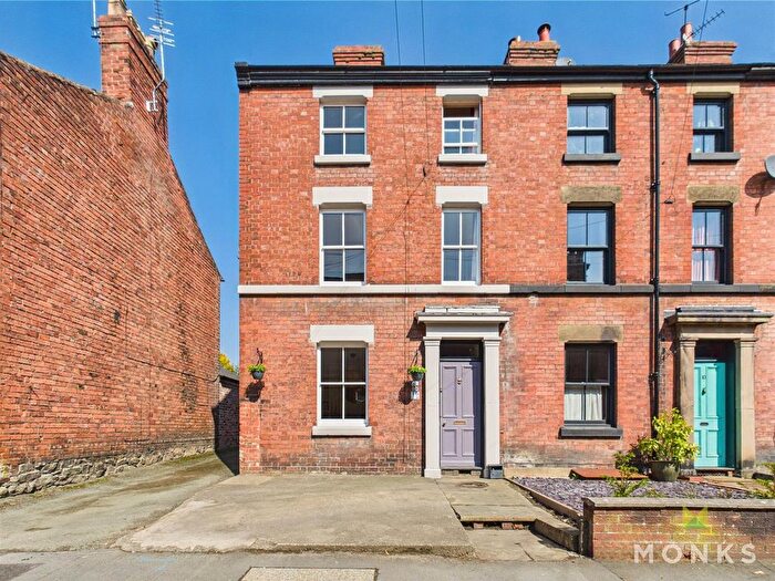 3 Bedroom Town House For Sale In Roft Street, Oswestry, SY11