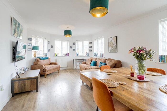 2 Bedroom Flat For Sale In Compton Road, Wellingborough, NN8