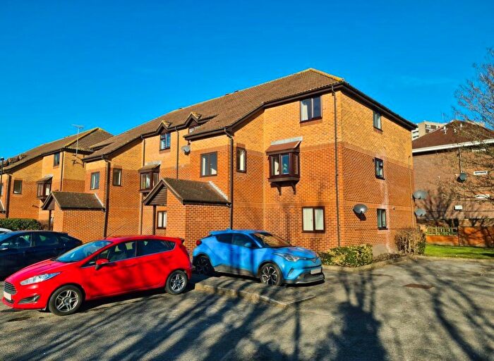 1 Bedroom Flat For Sale In Top Floor Flat, Brunel Road, Southampton, SO15