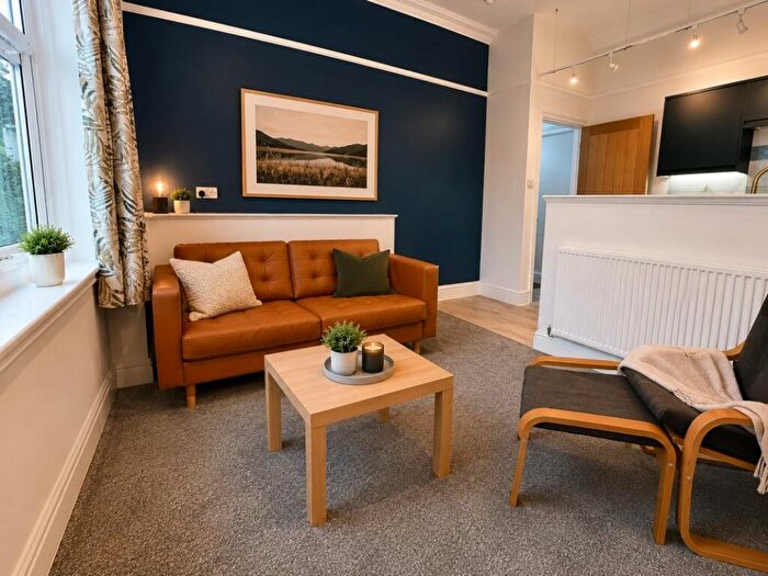 1 Bedroom Flat To Rent In Holly Bank, Headingley, LS6