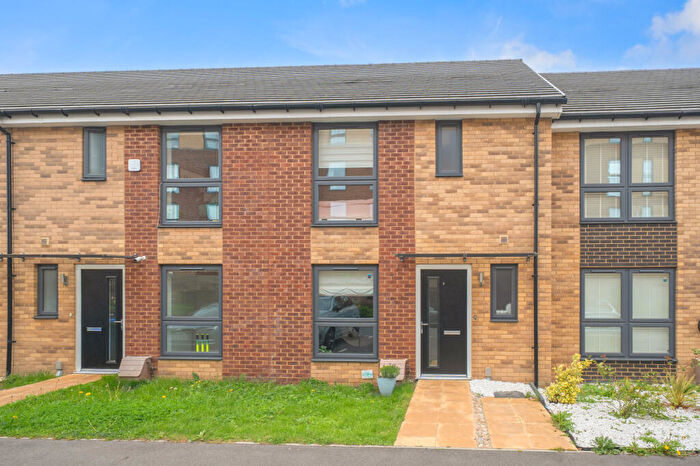 3 Bedroom Terraced House For Sale In Moorfield Place, Farnborough, GU14
