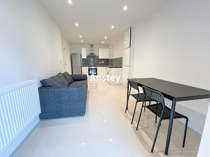 2 Bedroom Flat To Rent In Portswood Road, Southampton, Hampshire, SO17