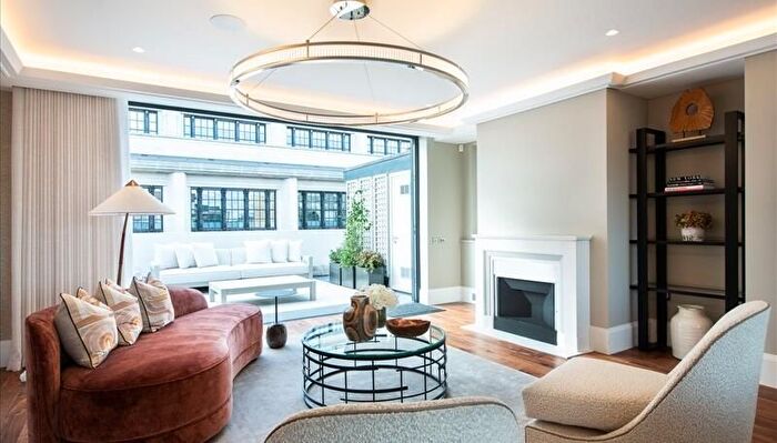 3 Bedroom Flat To Rent In Young Street, London, W8