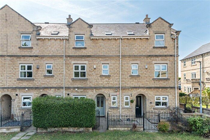 5 Bedroom Town House For Sale In Moor Top, Drighlington, Bradford, West Yorkshire, BD11