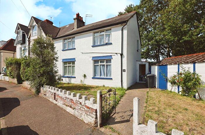 4 Bedroom Detached House To Rent In Drummond Road, Bournemouth, BH1