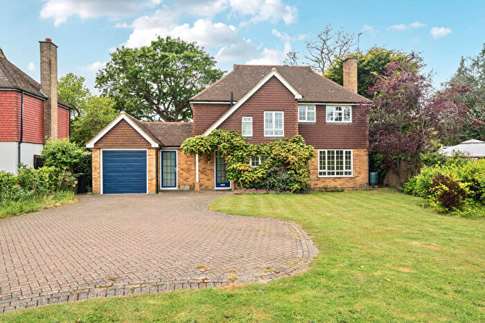 4 Bedroom Detached House For Sale In Rectory Close, Guildford, GU4