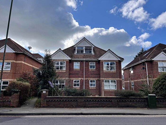 2 Bedroom Flat To Rent In Richmond Park Road, Bournemouth * Great Rental Apartment *, BH8