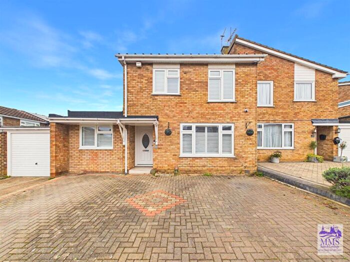 4 Bedroom Semi Detached House For Sale In Beaufort Road, Strood Rochester, ME2