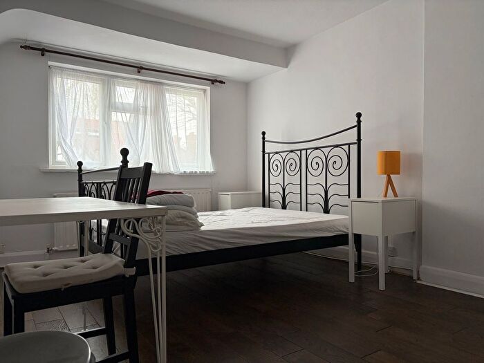 1 Bedroom Terraced House To Rent In Park Drive, London, W3