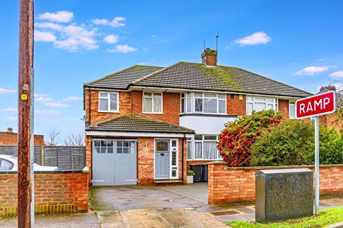 4 Bedroom Semi Detached House For Sale In Risborough Road, Bedford, MK41