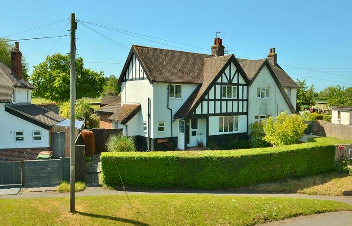 3 Bedroom Semi-Detached House For Sale In London Road, Postcombe, OX9