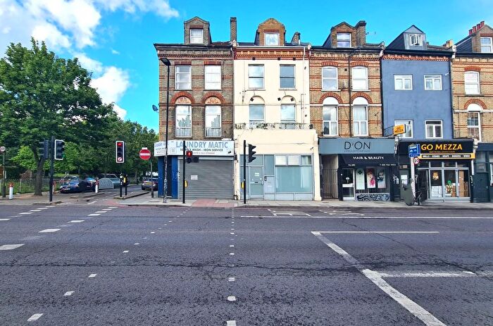 2 Bedroom Flat For Sale In Holloway Road, Upper Holloway, N19