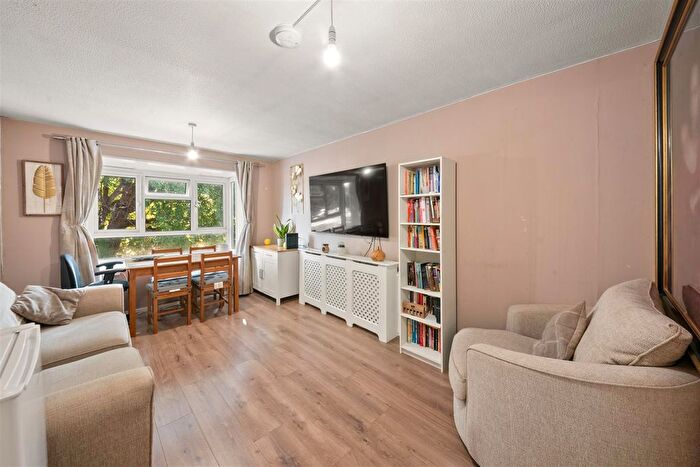 1 Bedroom Maisonette For Sale In Morgans Lane, Hayes, UB3