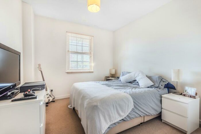 2 Bedroom Apartment To Rent In Sovereign Crescent Surrey Quays, SE16