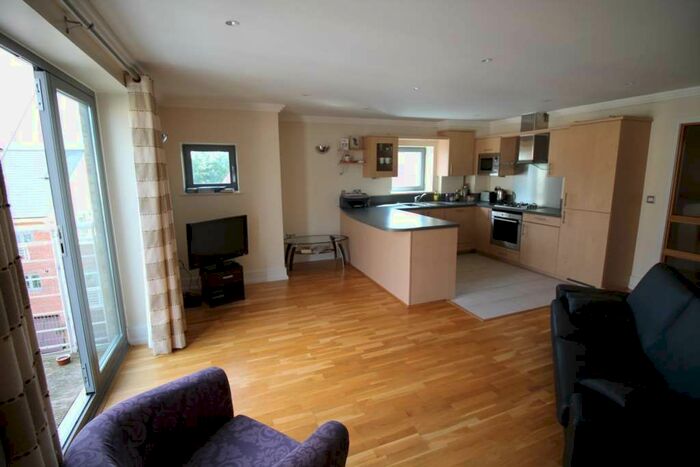 2 Bedroom Flat To Rent In Jessops Wharf, Brentford, TW8