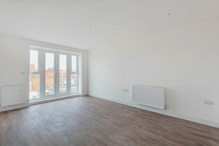 2 Bedroom Flat To Rent In Bellegrove Road, Welling, DA16