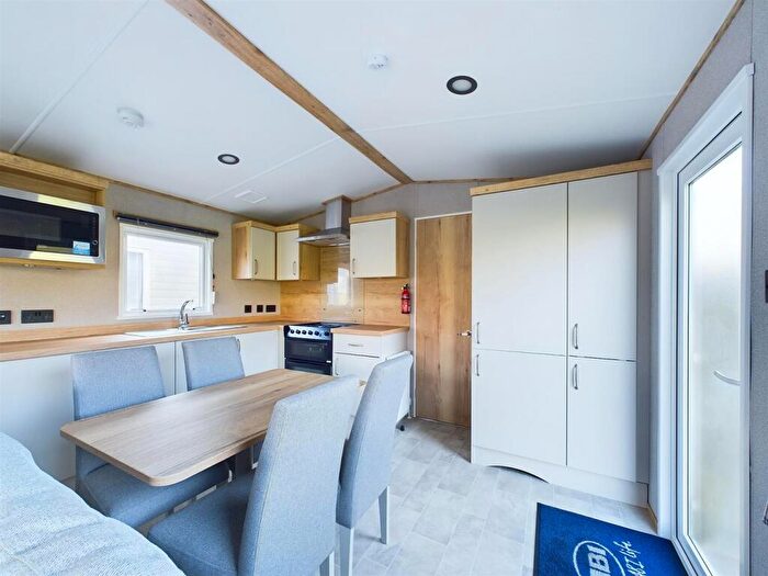 2 Bedroom Chalet For Sale In Woodthorpe Leisure Park, Woodthorpe, Alford, LN13