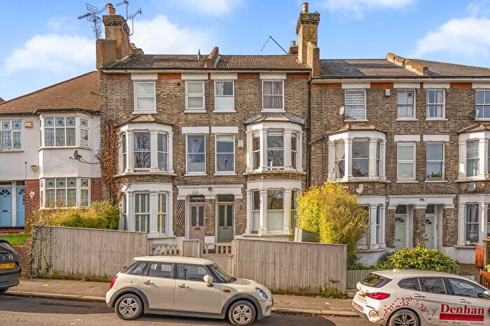 2 Bedroom Flat For Sale In Underhill Road, London, SE22