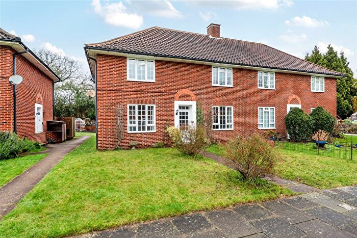 2 Bedroom Maisonette For Sale In Thames Ditton, KT7