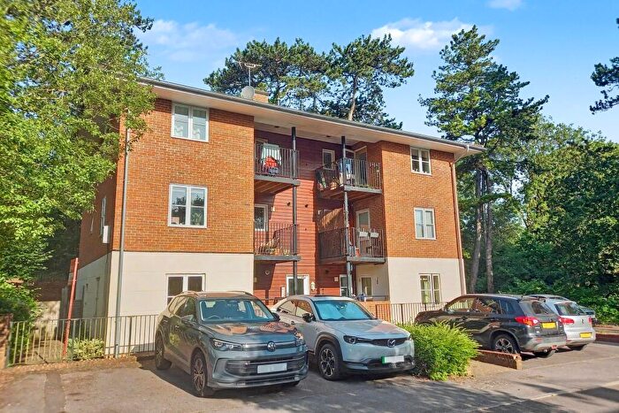 2 Bedroom Flat For Sale In St Cross, SO23