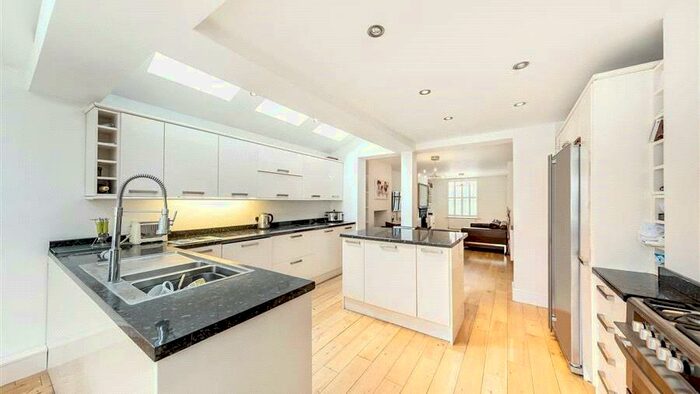 4 Bedroom Property To Rent In Stonells Road, London, SW11