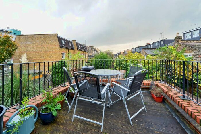 2 Bedroom Flat To Rent In Aubert Park, London N5