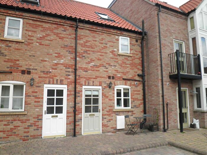 2 Bedroom Town House To Rent In Stable Court, The Archway, Market Weighton, YO43