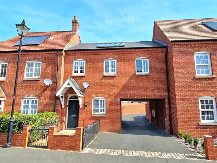 2 Bedroom Coach House For Sale In Wayland Road, Great Denham, Bedford, MK40
