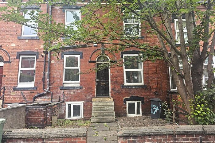 5 Bedroom Terraced House For Sale In Beechwood Mount, Leeds, LS4