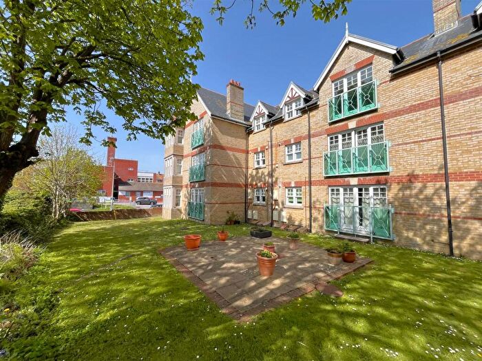 2 Bedroom Apartment For Sale In Melcombe Avenue, Greenhll, DT4
