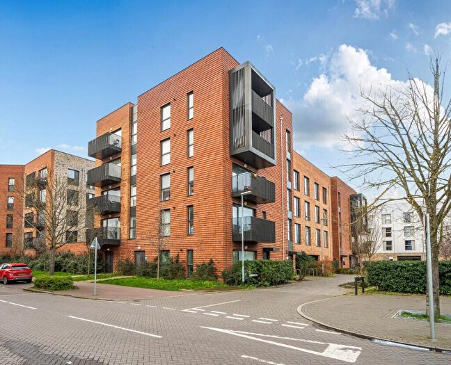 2 Bedroom Flat For Sale In Henty Close, Cambridge, Cambridgeshire, CB2