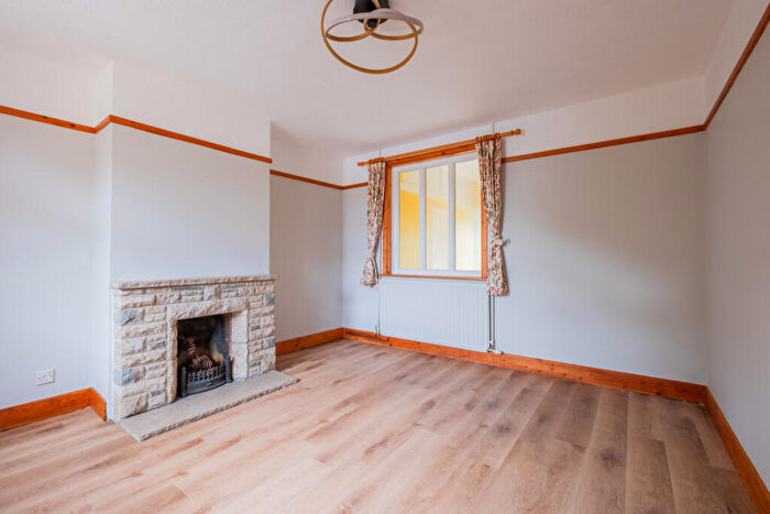 4 Bedroom Detached House For Sale In Furzebrook Road, Wareham, BH20 - Photo 8