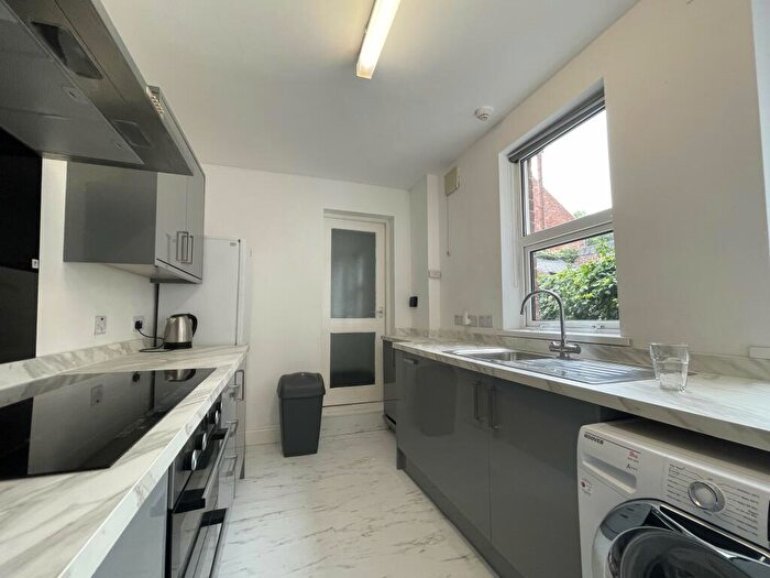 6 Bedroom House To Rent In Hawthorn Terrace, DH1