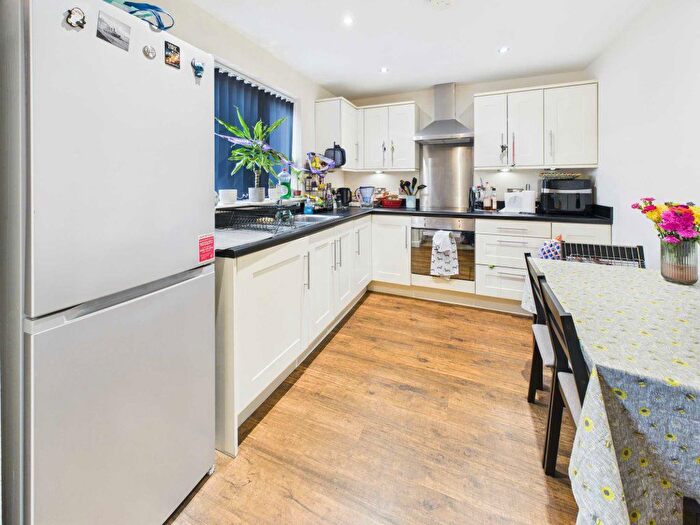 2 Bedroom Flat To Rent In Wood Lane, Castleford, WF10